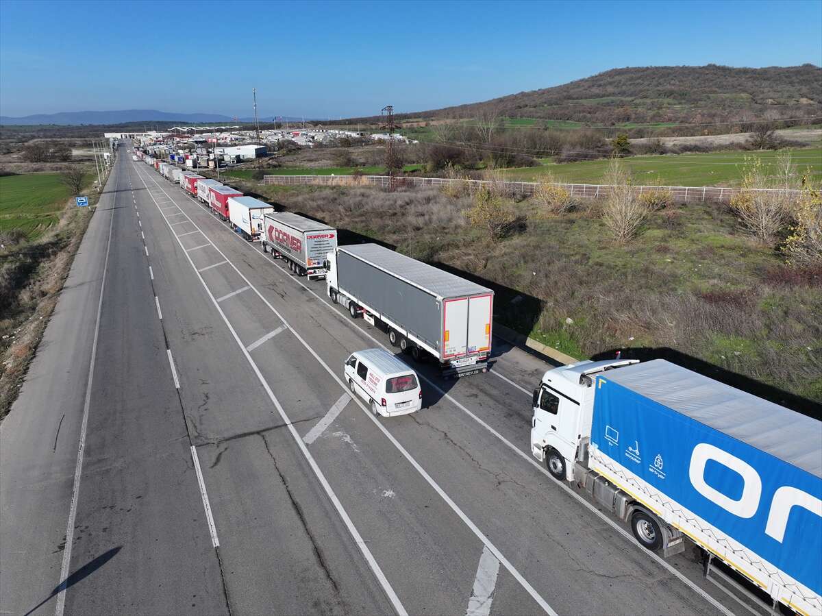 Çiftçi eylemi TIR trafiğini durdurdu 7